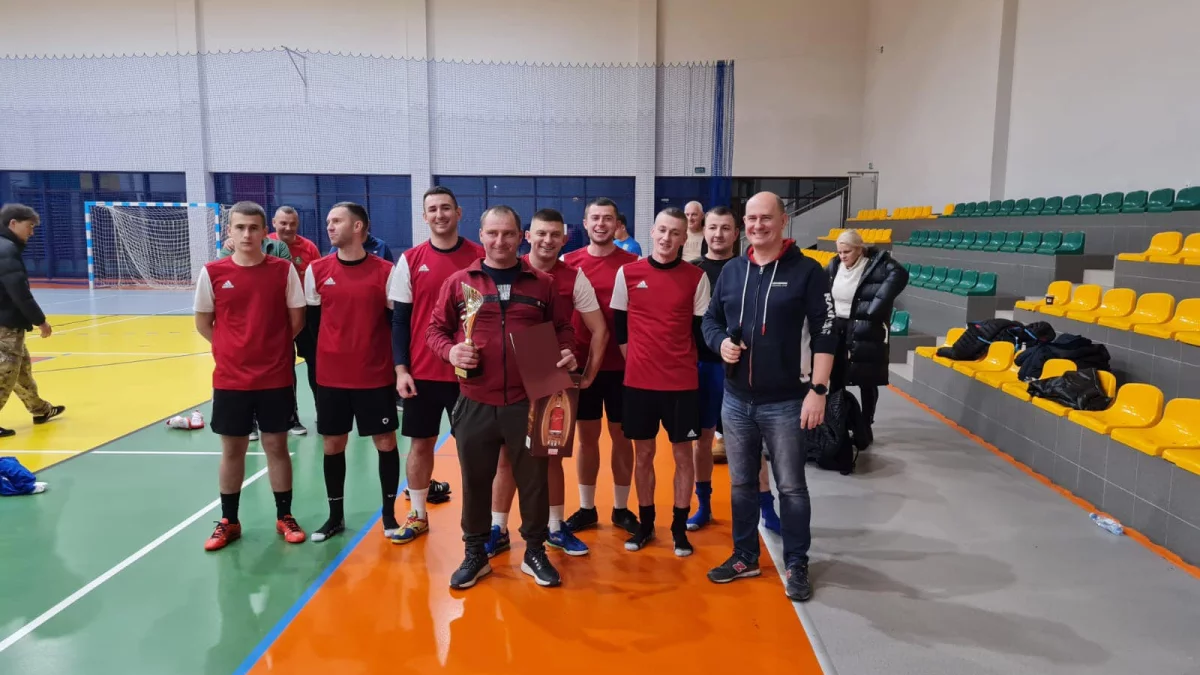 Strażacy pokazali się w futsalu. OSP Izdebnik triumfuje - Zdjęcie główne