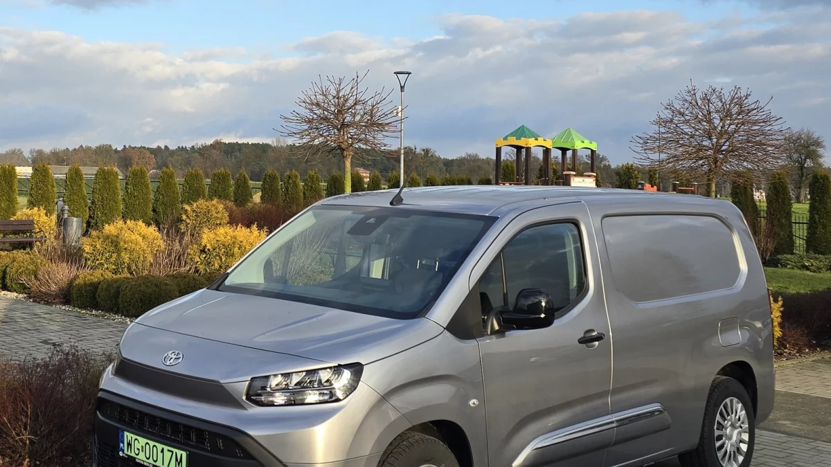 Gmina Trojanów zakupiła nowe zeroemisyjne auto. Eksploatacja będzie praktycznie bezkosztowa - Zdjęcie główne