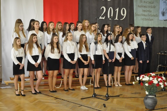Żelechów: 50. rocznica nadania szkole imienia Joachima Lelewela i sztandaru - Zdjęcie główne