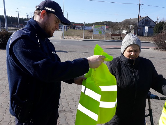 Błyśnij odblaskiem - będąc pieszym nie narażaj swojego życia - Zdjęcie główne