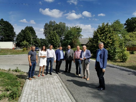 Wykonali drogę i chodnik w Woli Rowskiej. W planach kolejna inwestycja - Zdjęcie główne