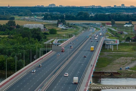 Do 30 września S2 w Warszawie bez ograniczeń czasowych dla ciężarówek - Zdjęcie główne