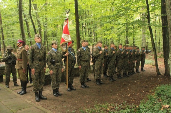Lisie Jamy  oddali hołd ofiarom mordów - Zdjęcie główne