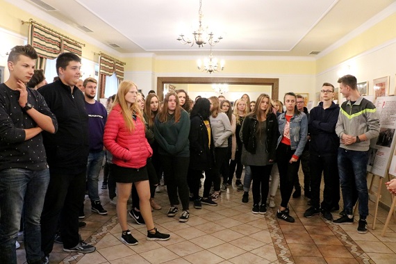 Ośrodek Karta w Miętnem o Niepodległości - Zdjęcie główne