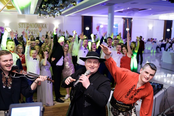 Nowe zdjęcia ze studniówki uczniów ZSP w Żelechowie - Zdjęcie główne