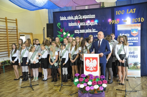 Mieszkańcy gminy Trojanów świętowali 100-lecie Szkoły im. Bolesława Grudniaka - Zdjęcie główne