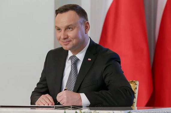 Prezydent podpisał ustawę, dzięki której limity na gotówkę nie wejdą w 2023r. - Zdjęcie główne