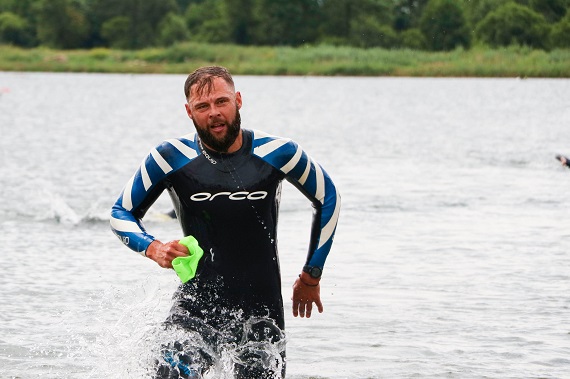 Łukasz Biernacki najlepszym zawodnikiem z powiatu w triathlonie - Zdjęcie główne