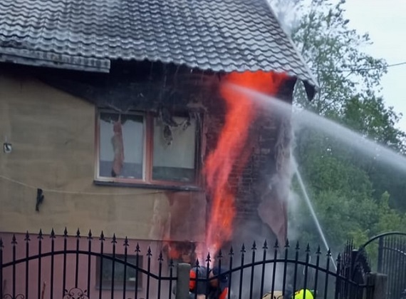 Pożar budynku mieszkalnego w Choinach - Zdjęcie główne