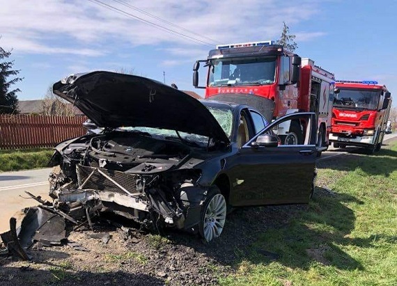 Zdarzenie drogowe w Chrominie. Auto poważnie rozbite - Zdjęcie główne