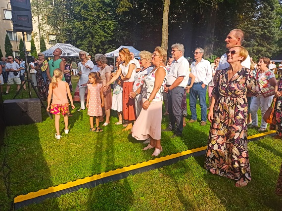 W Garwolinie na ogrodach parafialnych rodzinnie i radośnie ku czci Św. Anny - Zdjęcie główne