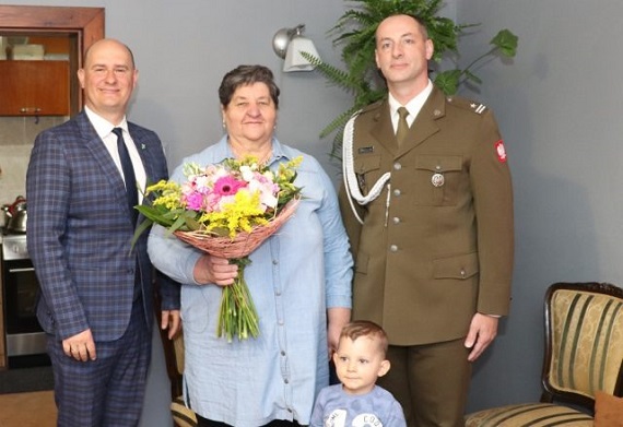 Medal za Zasługi dla Obronności Kraju dla mieszkanki gminy Garwolin - Zdjęcie główne