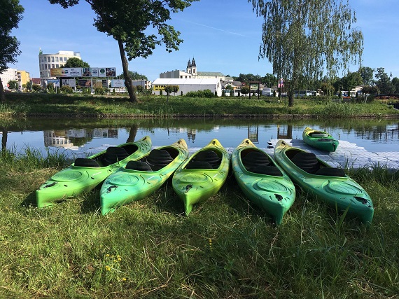 Mobilny punkt wypożyczania sprzętu sportowego - Zdjęcie główne