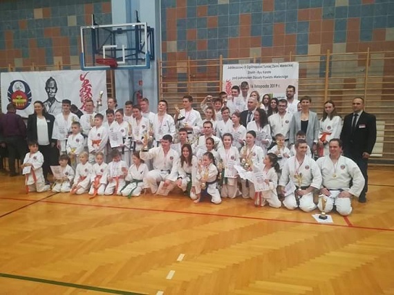 Zawodnicy Wołomińskiego Klubu Karate przywieźli worek medali z Mielca - Zdjęcie główne