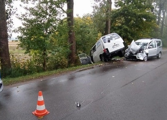 Wypadek w Łaskarzewie. Dwie osoby ranne - Zdjęcie główne