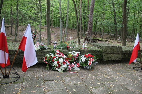 Oddali hołd pomordowanym podczas II wojny światowej - Zdjęcie główne