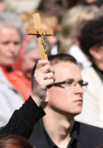 Nie zdejmę krzyża z mego serca - Zdjęcie główne