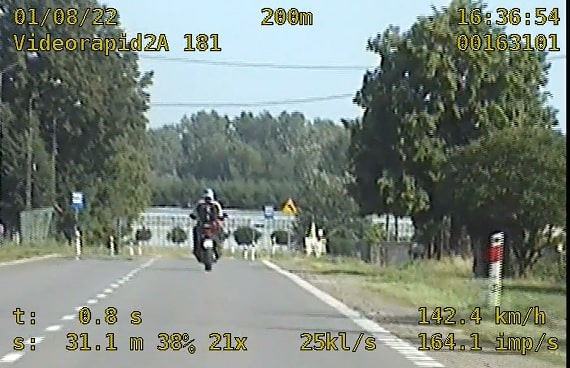 Rozpędził się do 141 km/h w obszarze zabudowanym - Zdjęcie główne