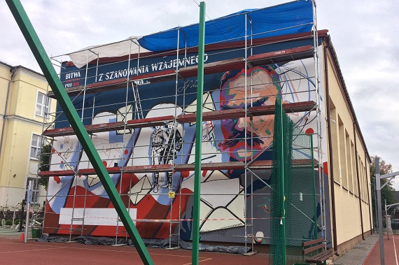 Mural na ścianie LO w Garwolinie prawie gotowy - Zdjęcie główne