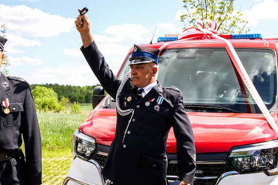 Nowy wóz na Dzień Strażaka - Zdjęcie główne