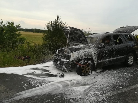 Pożar samochodu osobowego w Jaźwinach - Zdjęcie główne