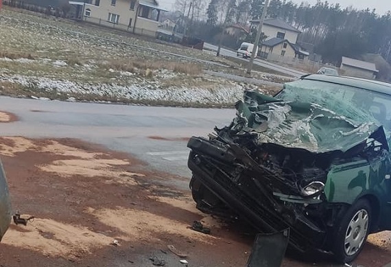 Wypadek w Józefowie. Było bardzo ślisko - Zdjęcie główne
