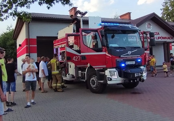 Tak jednostka OSP w Lipówkach witała nowy średni samochód pożarniczy (wideo) - Zdjęcie główne