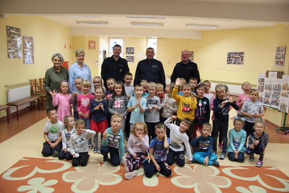 Policjanci w Przedszkolu w Pilawie - Zdjęcie główne