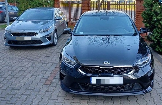 Dwa nieoznakowane radiowozy dla policji - Zdjęcie główne