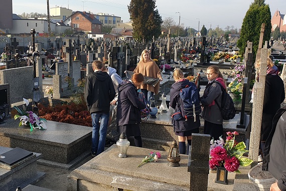 Akcja porządkowania grobów w powiecie garwolińskim - Zdjęcie główne