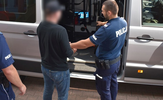 Poszukiwany listem gończym 46-latek zatrzymany. Konsekwencje poniesie też kobieta, która mu pomagała - Zdjęcie główne
