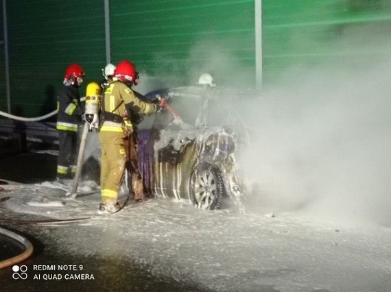 Pożar samochodu na S17 - Zdjęcie główne