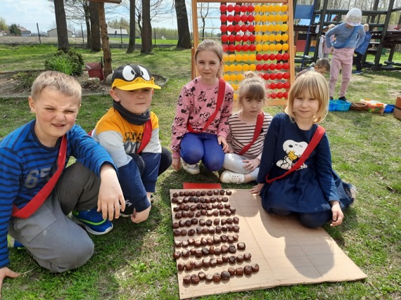 ''Rosnę z matematyką''- program grantowy dla Zerówki w Starym Goniwilku - Zdjęcie główne