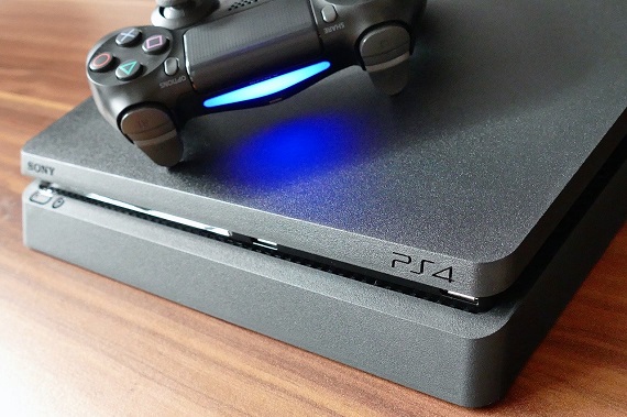 PS4 - akcesoria, które umilą Ci grę - Zdjęcie główne