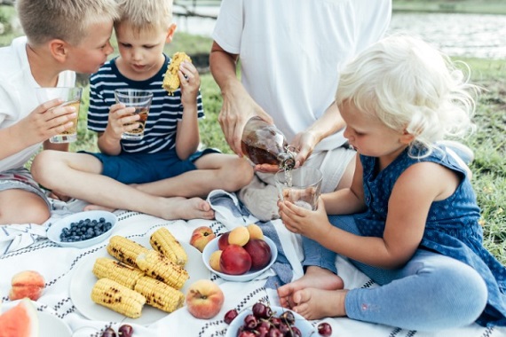 Czas na piknik! Pyszne, zdrowe i gotowe przekąski na piknik dla całej rodziny - Zdjęcie główne