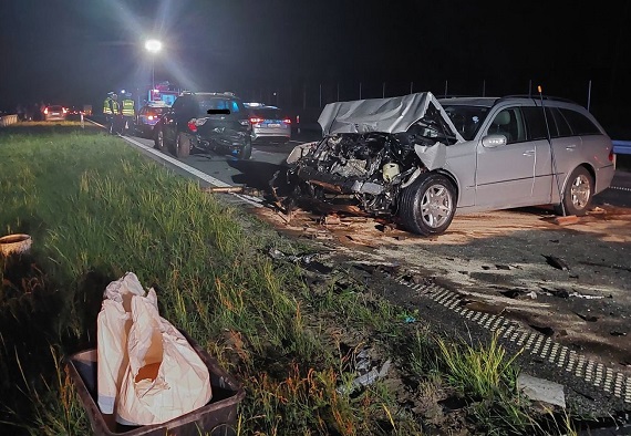 Wypadek na S17 w Józefowie. Jedna osoba w szpitalu - Zdjęcie główne