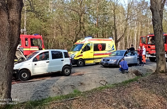 Wypadek na DW 805 w Słupie - Zdjęcie główne