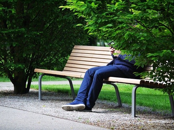 Mężczyzna obnażał się przed nastolatkami - Zdjęcie główne