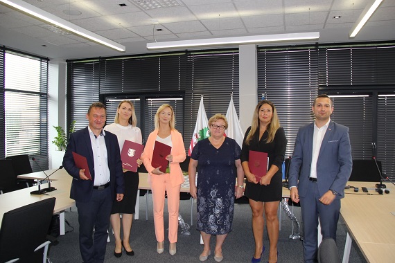 Awanse zawodowe dla nauczycieli ze szkół powiatowych - Zdjęcie główne