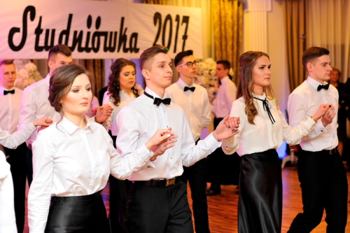 Uczniowie LO im. Marszałka Józefa Piłsudskiego w Garwolinie bawili się w sobotę na studniówce - Zdjęcie główne