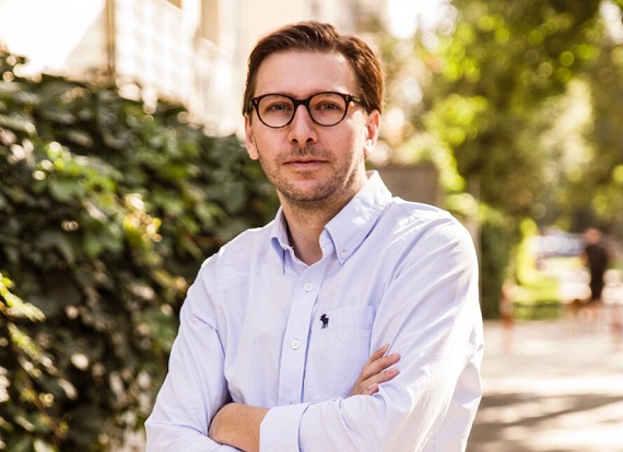 Krzysztof Szczawiński opowiada o swoim modelu walki z wirusem  - Zdjęcie główne