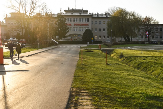 W obliczu pandemii mniejsze lecznice, jak w Garwolinie, pozostawione są same sobie? - Zdjęcie główne