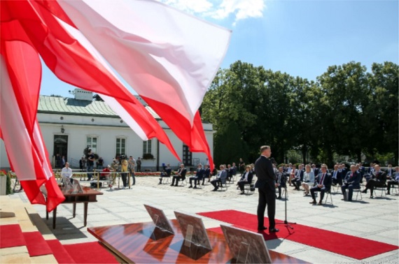 Anna Laskowska i Tomasz Kwiatkowski odebrali pamiątkowe tablice od prezydenta - Zdjęcie główne