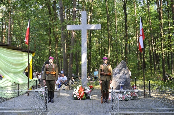 1 września - uroczystości patriotyczne w lesie unińskim - Zdjęcie główne