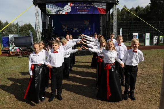 Uroczyste obchody 100-lecia istnienia szkoły - Zdjęcie główne