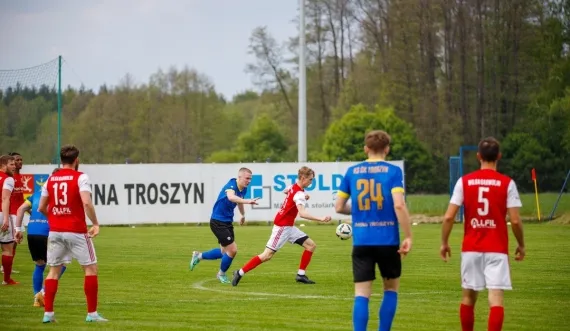 W tydzień z nieba do piekła. IV liga zagrożona - Zdjęcie główne