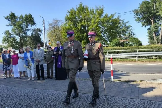 Upamiętnili 80. rocznicę rozstrzelania 30 więźniów nad mostem w Garwolinie - Zdjęcie główne