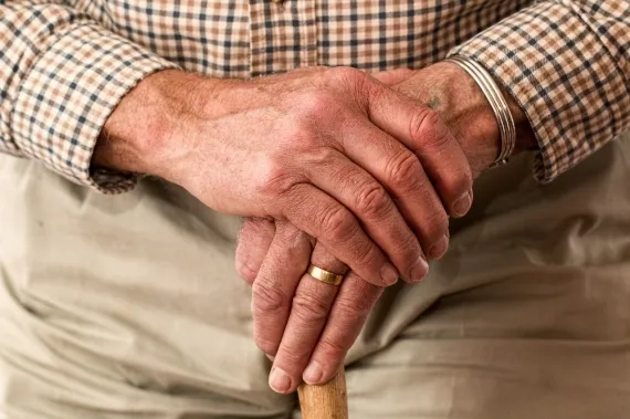 Pomoc dla seniorów. Zobacz, jak ją uzyskać - Zdjęcie główne