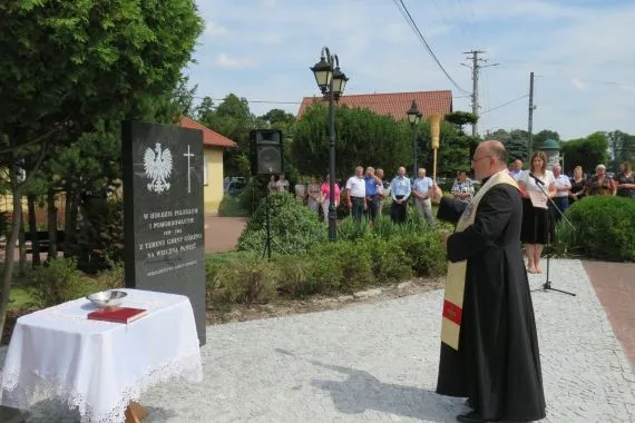 Pomnik został odrestaurowany i poświęcony - Zdjęcie główne