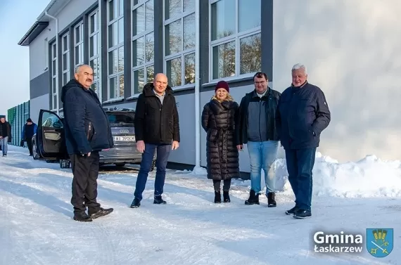 Odebrali halę przy ZS w Izdebnie - Zdjęcie główne